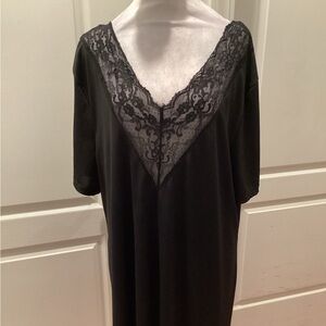 Black Lace V-Neck Nightdress